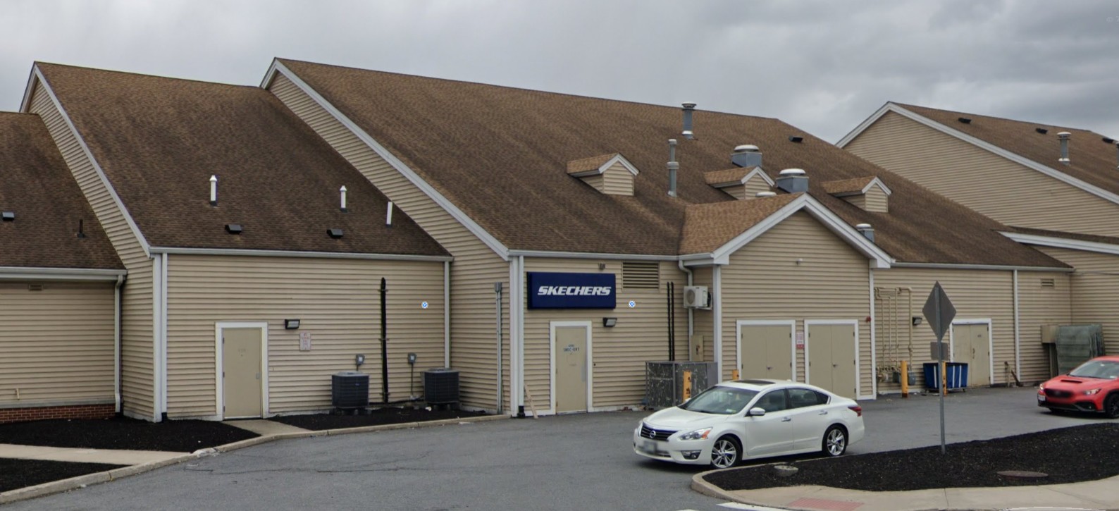 SKECHERS Factory Outlet Central Valley