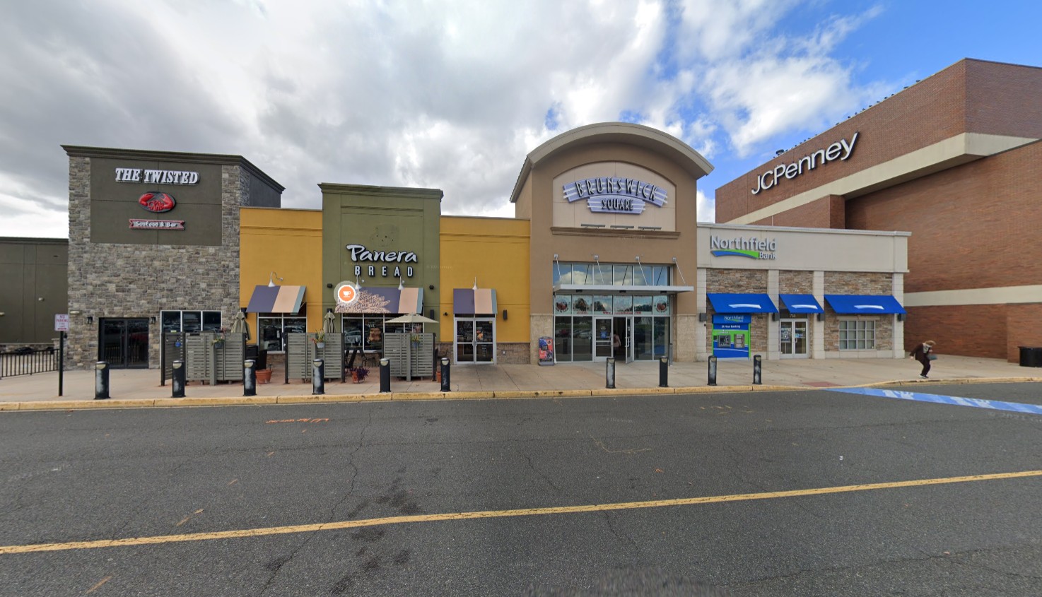 SKECHERS Factory Outlet East Brunswick