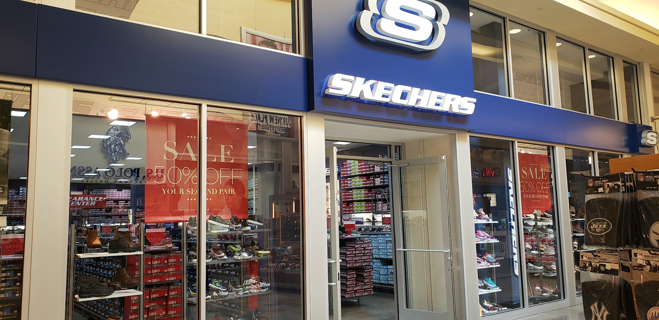 SKECHERS Factory Outlet Paramus