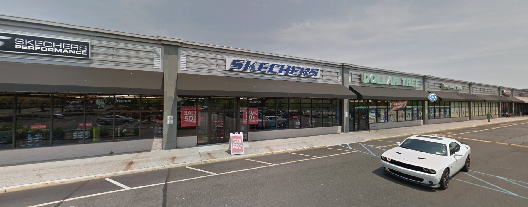SKECHERS Warehouse Outlet Commack