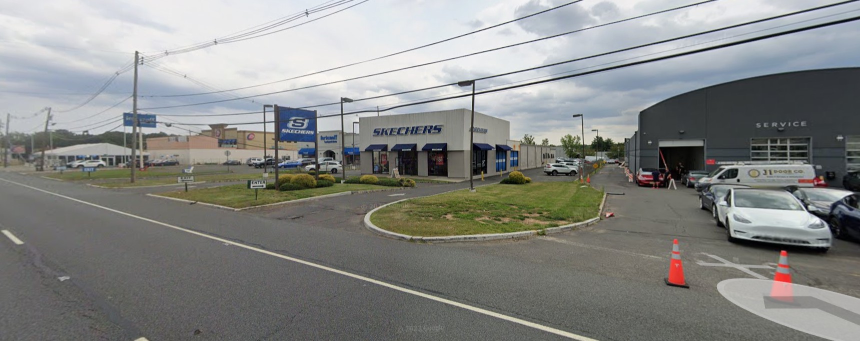 SKECHERS Warehouse Outlet Springfield 1 SKECHERS Warehouse Outlet Springfield